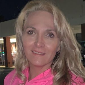 Meet your Posher, Dee